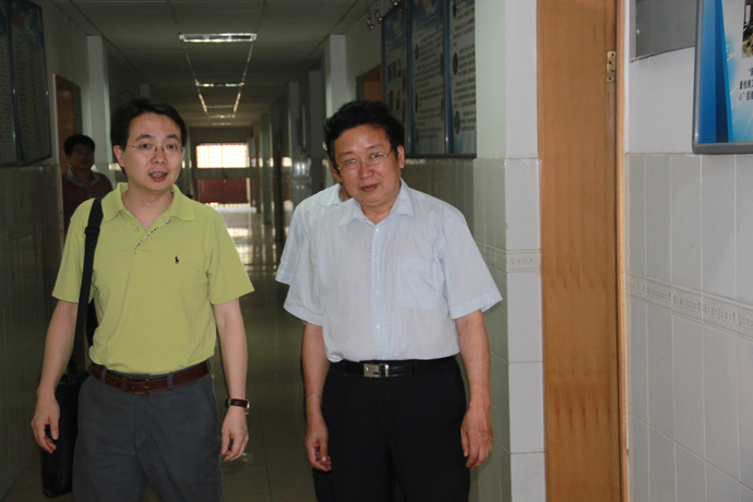 天津科技大学副校长王硕教授莅临人妻斩
指导工作
