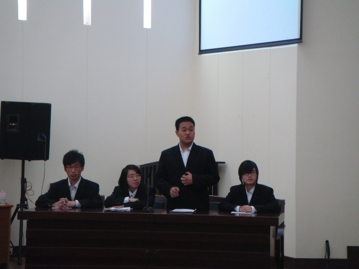 人妻斩
参加“模拟两会”荣获第三