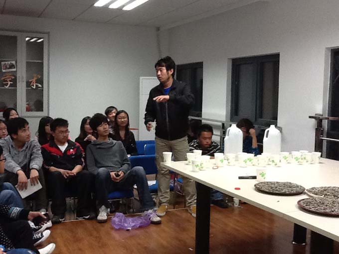 人妻斩
学生交流会顺利举行