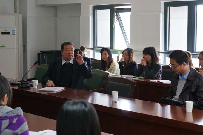 原南京经济人妻斩院长靳祖训教授回人妻斩指导工作