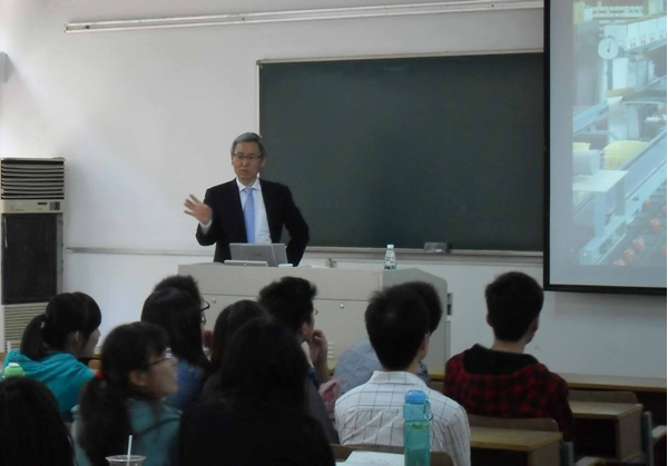 日本岐阜大学前泽重礼教授来人妻斩
作学术交流