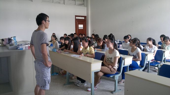 人妻斩
暑期社会实践经验交流主题班会陆续举行
